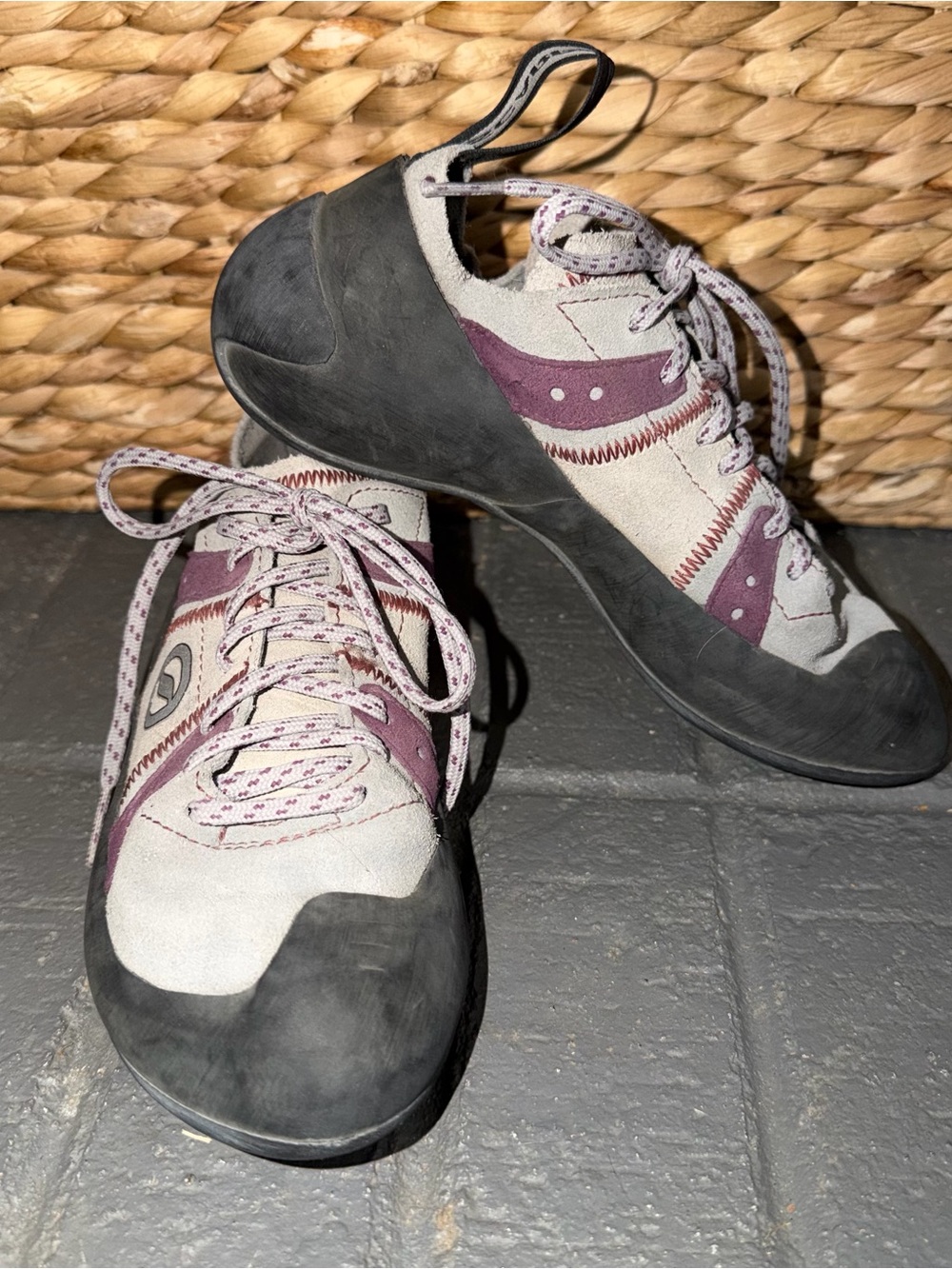 SCARPA 6.5 Women's Helix Lace-Up Rock Climbing Shoes Trad Sport Suede Italy